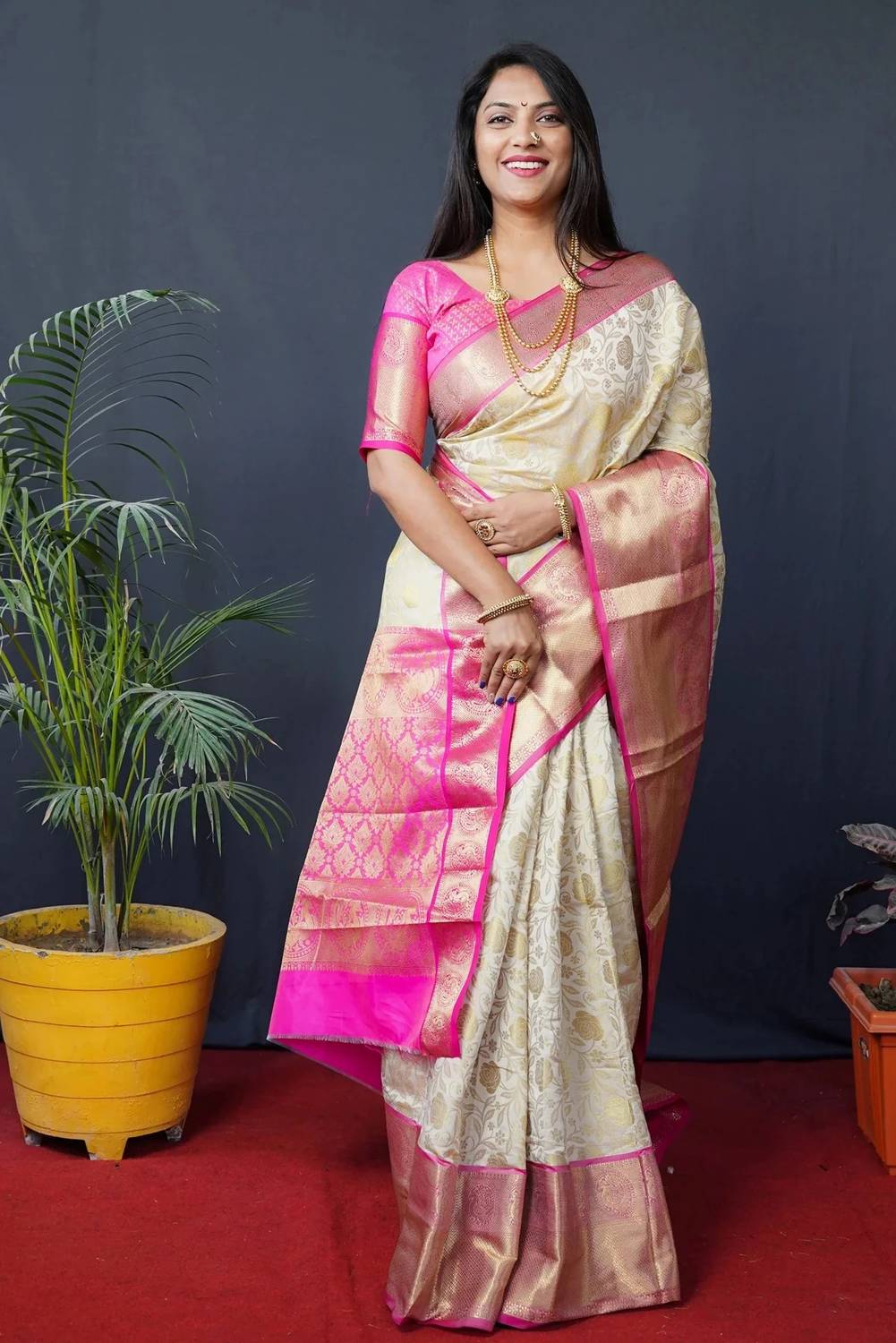 Divastri Embellished, Woven Kanjivaram Silk Blend Saree (Cream)