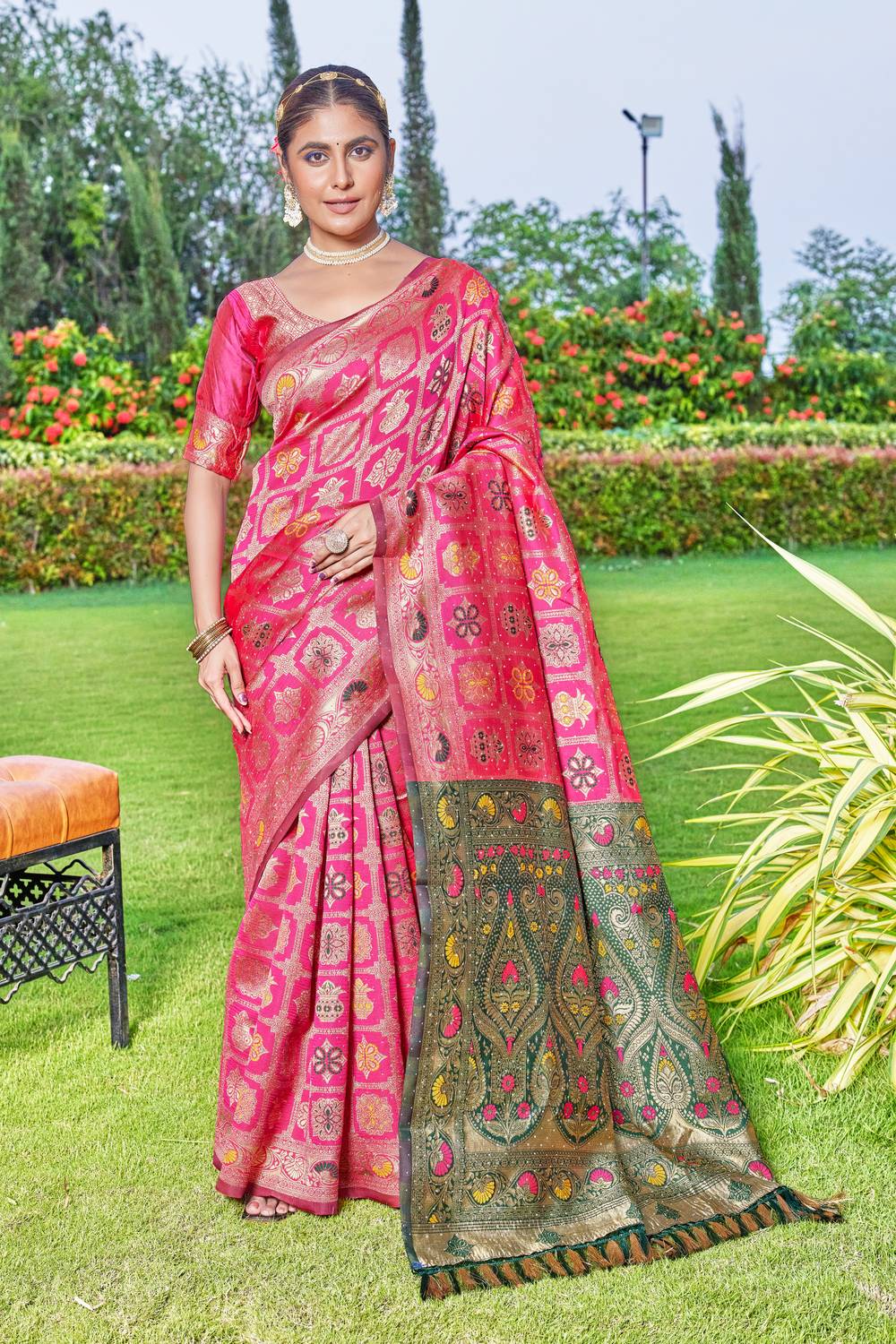 ANGOORI TEXTILES Woven, Printed Banarasi Cotton Silk, Jacquard Saree
