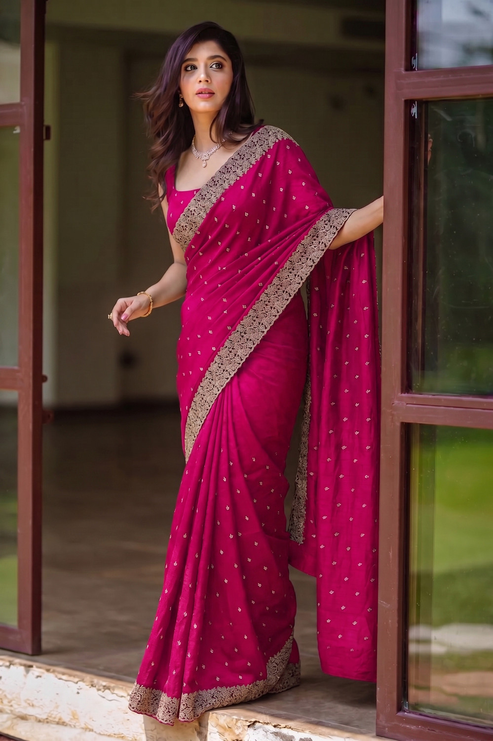 Image of AnjaniTextiles Embellished Handloom Chiffon Saree