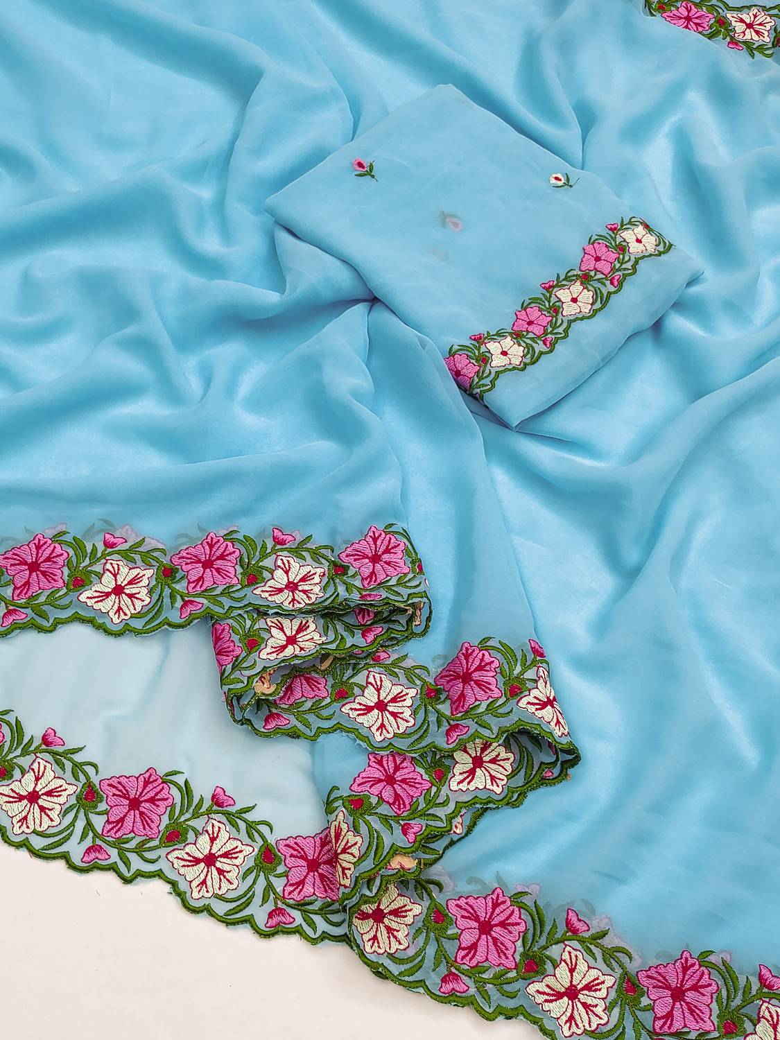 WELLBREAD Embroidered, Floral Print Daily Wear Georgette Saree