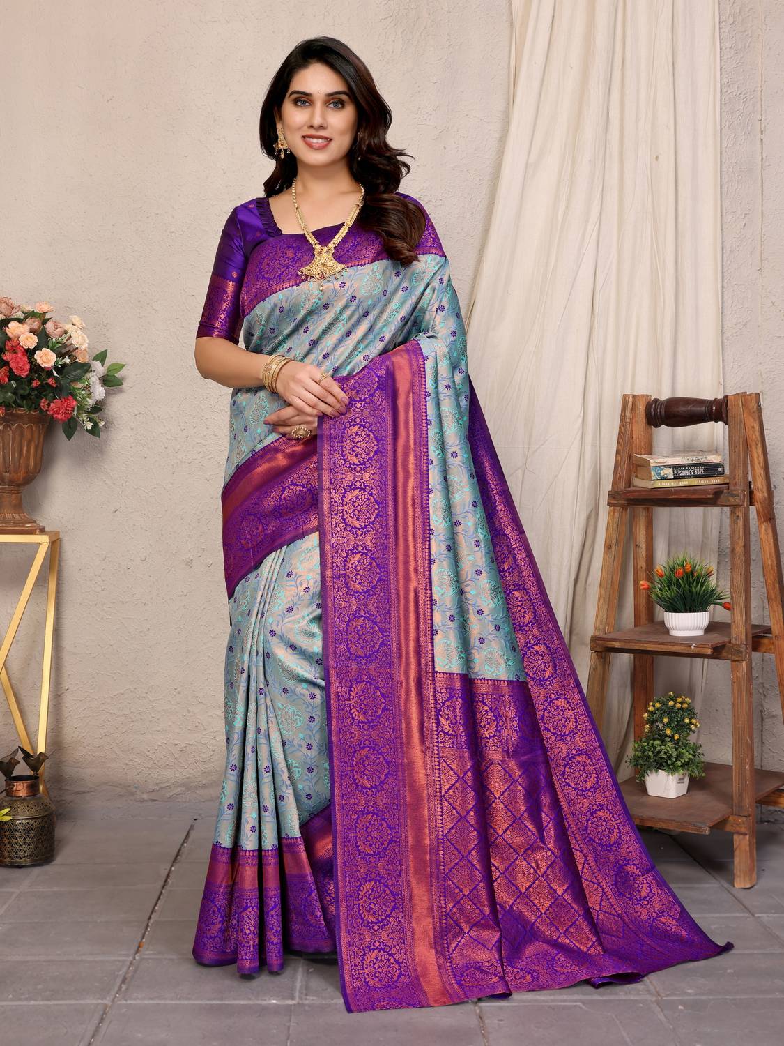 AVANTIKA FASHION Woven Kanjivaram Pure Silk, Art Silk Saree (Ligh