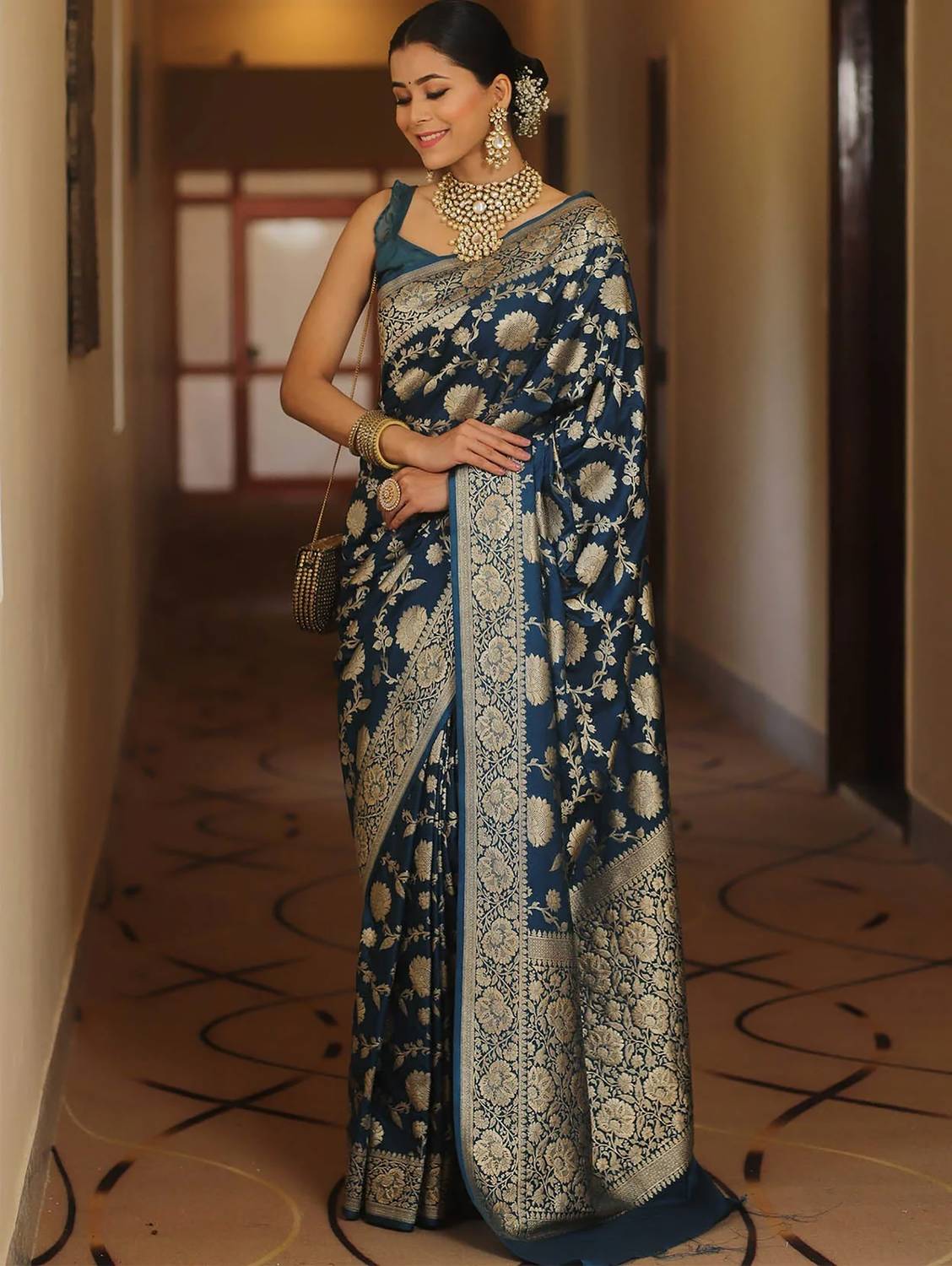 AMRUTKALA SAREES Woven Banarasi Silk Blend Saree