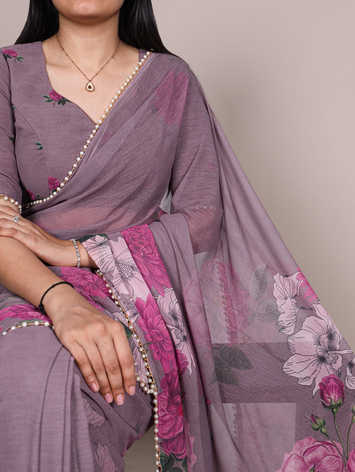 Image of ROYAL OVERSEAS Floral Print Daily Wear Georgette Saree