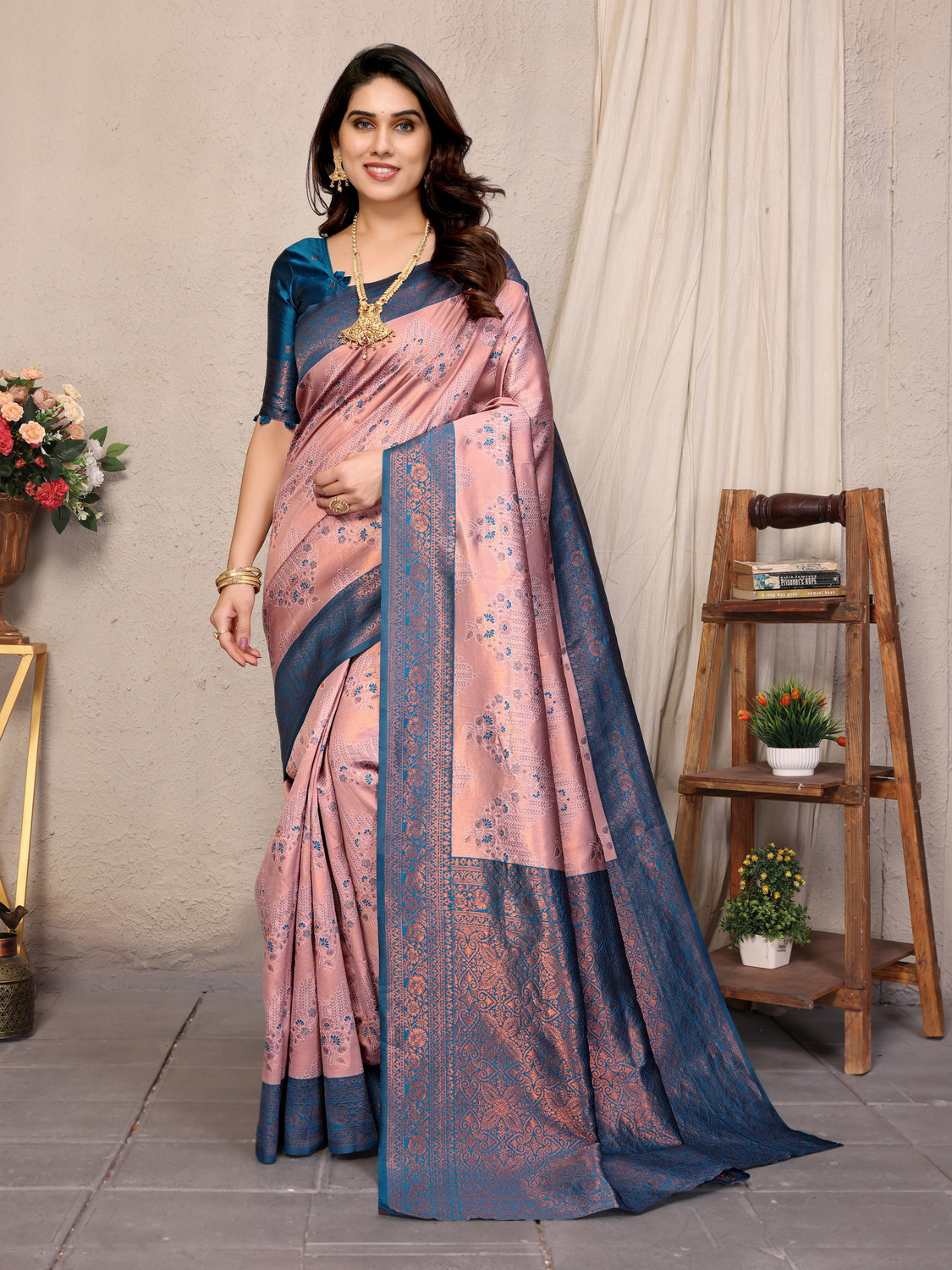 Image of fabguru Woven Kanjivaram Art Silk, Jacquard Saree