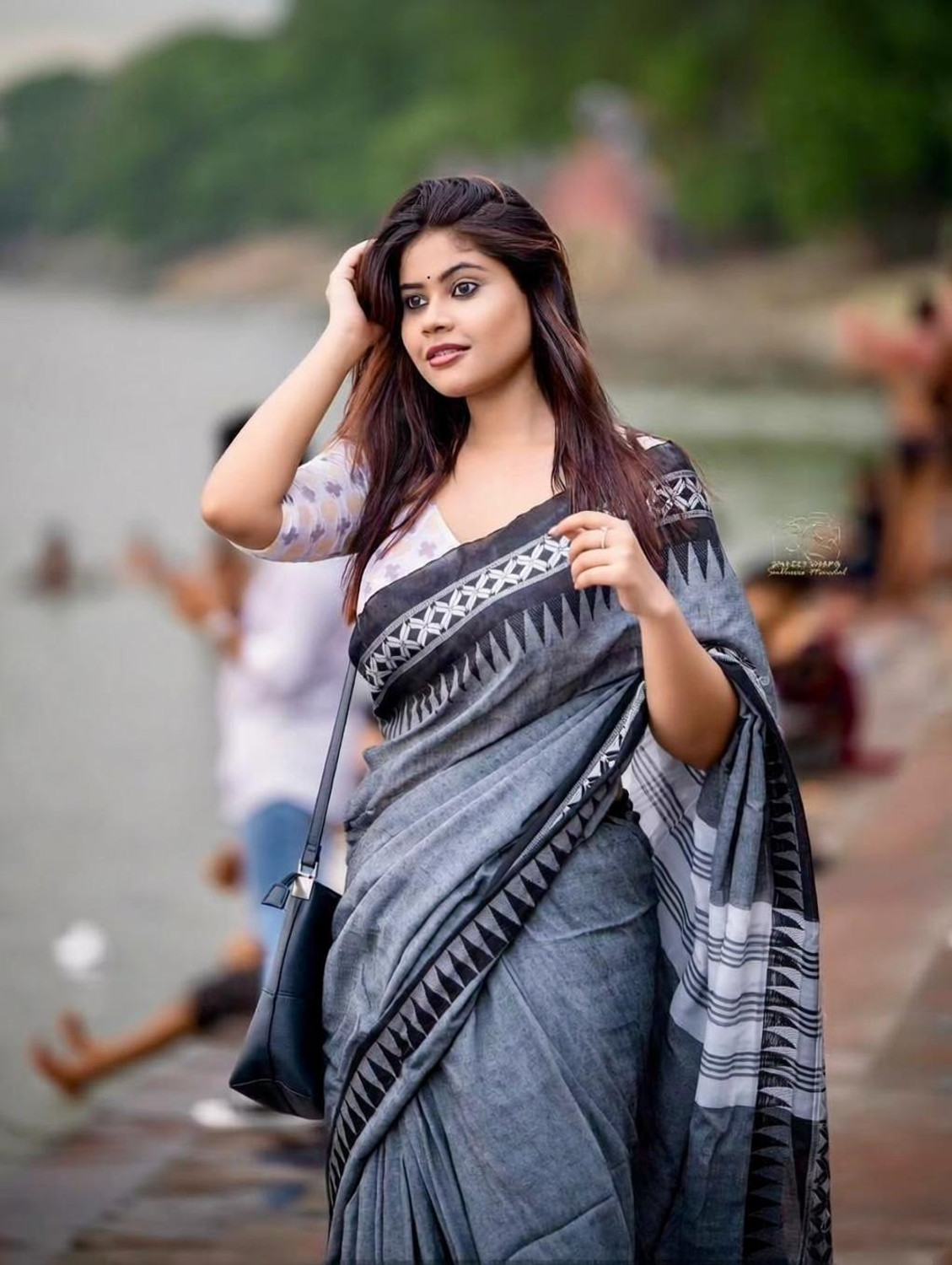 Image of SUSHRITA BOUTIQUE Temple Border Daily Wear Cotton Blend Saree