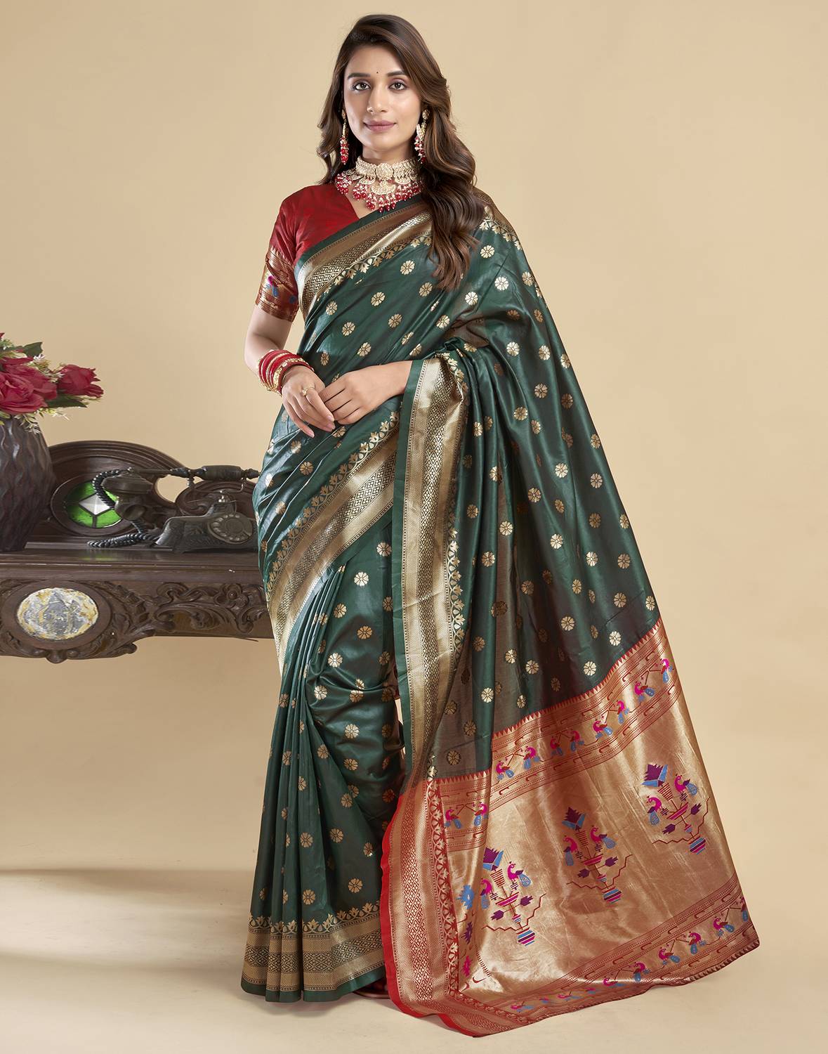 Samah Dyed, Woven, Self Design Banarasi Silk Blend Saree (Dark Gr