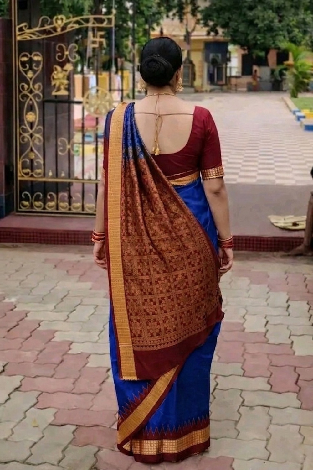 Image of Fascino Fab Woven Sambalpuri Cotton Blend Saree (Blue)
