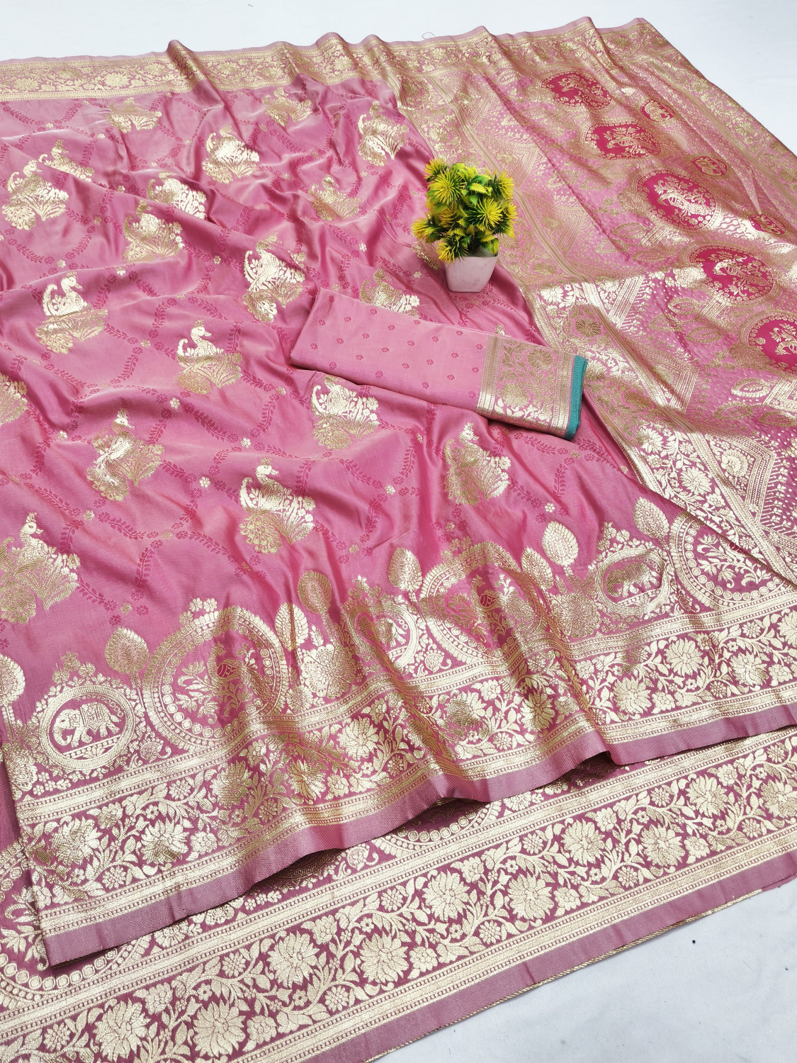 Image of Ratnavali Woven Banarasi Silk Blend, Art Silk Saree