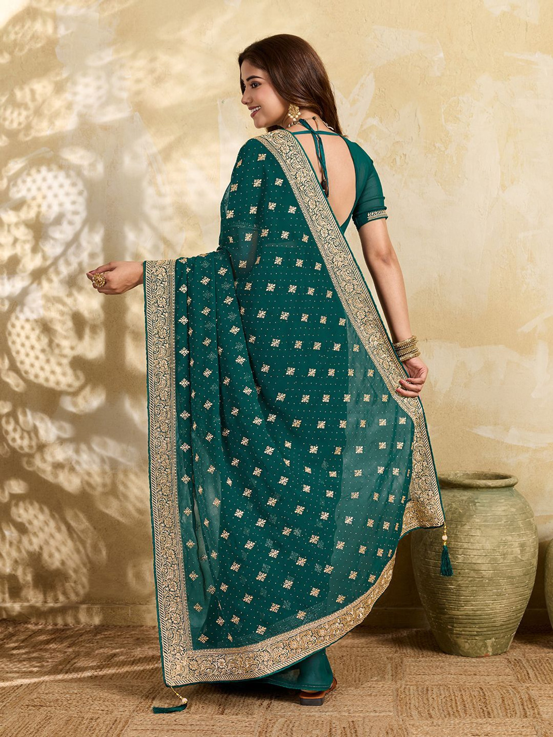 Image of VIBHAGYAA Embroidered, Embellished Bollywood Chiffon Saree (Green)