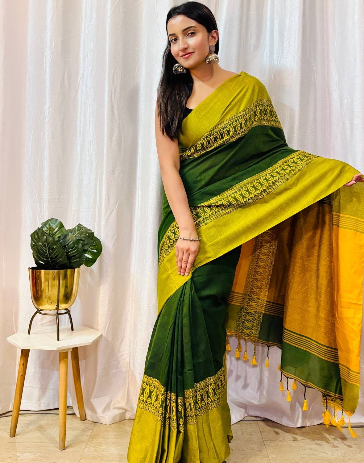 Desh Bidesh Paisley Handloom Pure Cotton Saree (Green)
