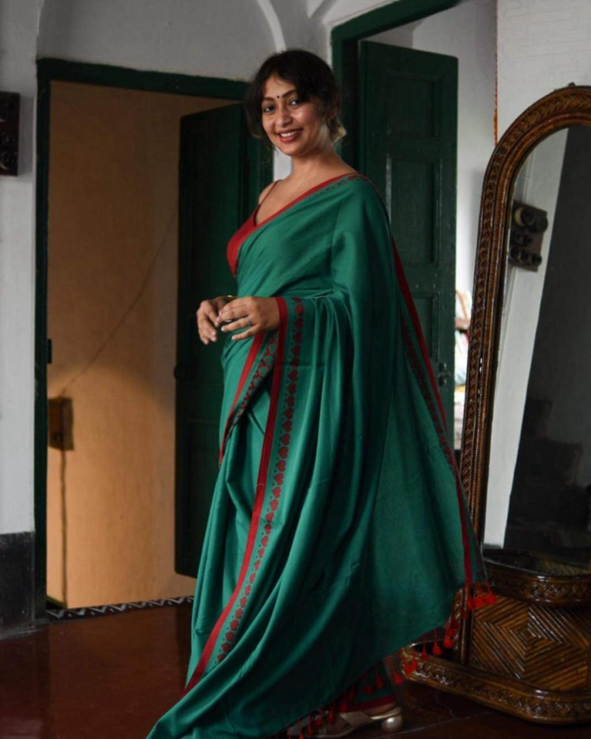 Image of Balika bodhu Solid /Plain Handloom Pure Cotton Saree