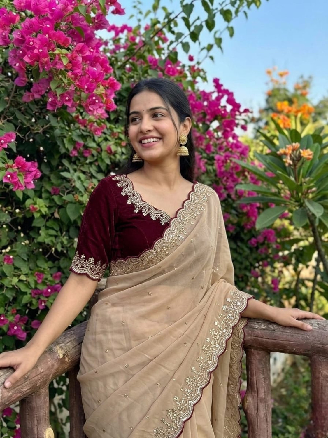 SimSim Trendz Embroidered, Embellished Bollywood Art Silk Saree