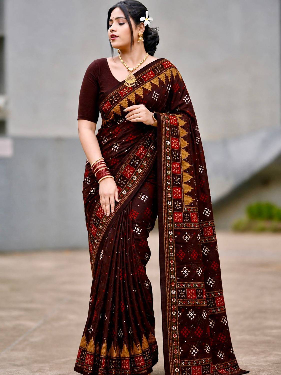AARUSHRI Woven, Geometric Print Ikkat Cotton Blend Saree