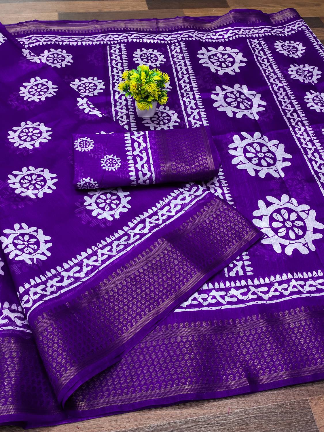 Bandhanivilla Printed Bollywood Cotton Blend Saree