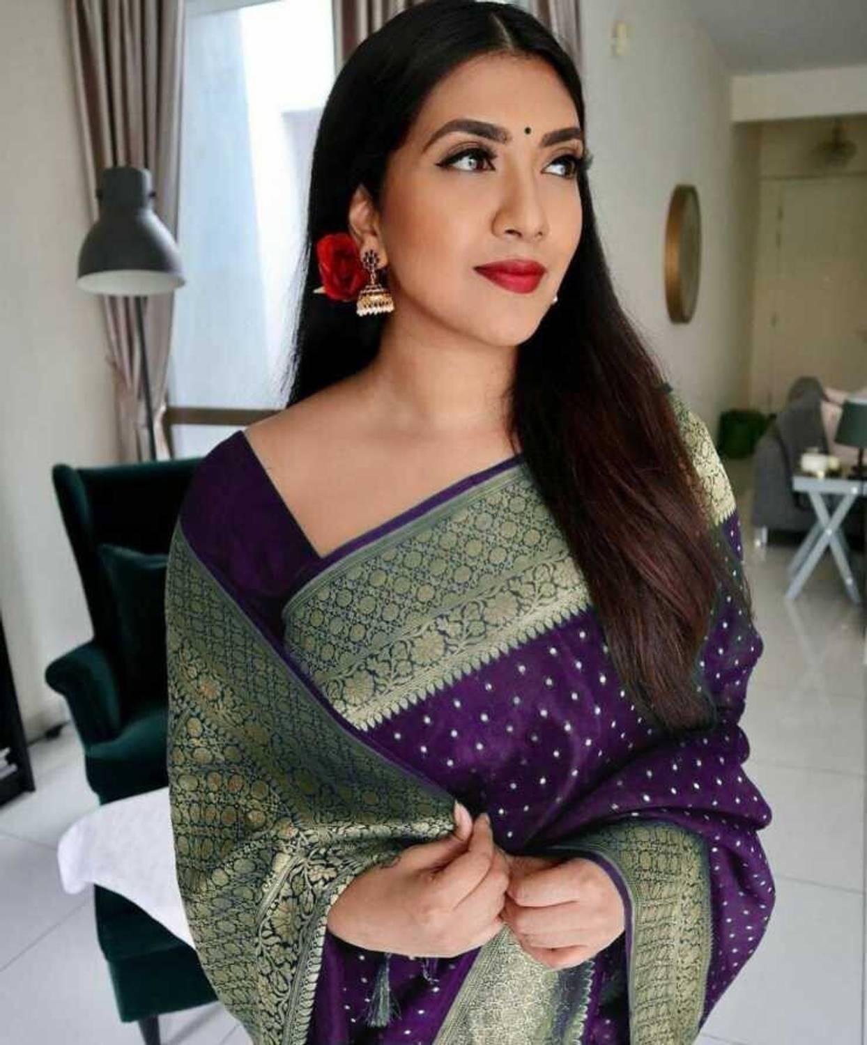 Bansari Textiles Self Design, Woven Kanjivaram Jacquard Saree (Pu