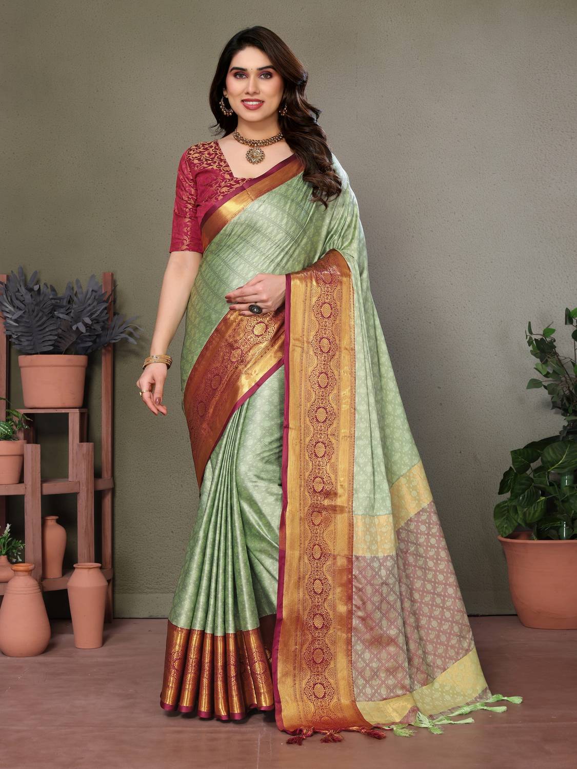 AVANTIKA FASHION Printed, Temple Border, Woven, Embellished, Soli