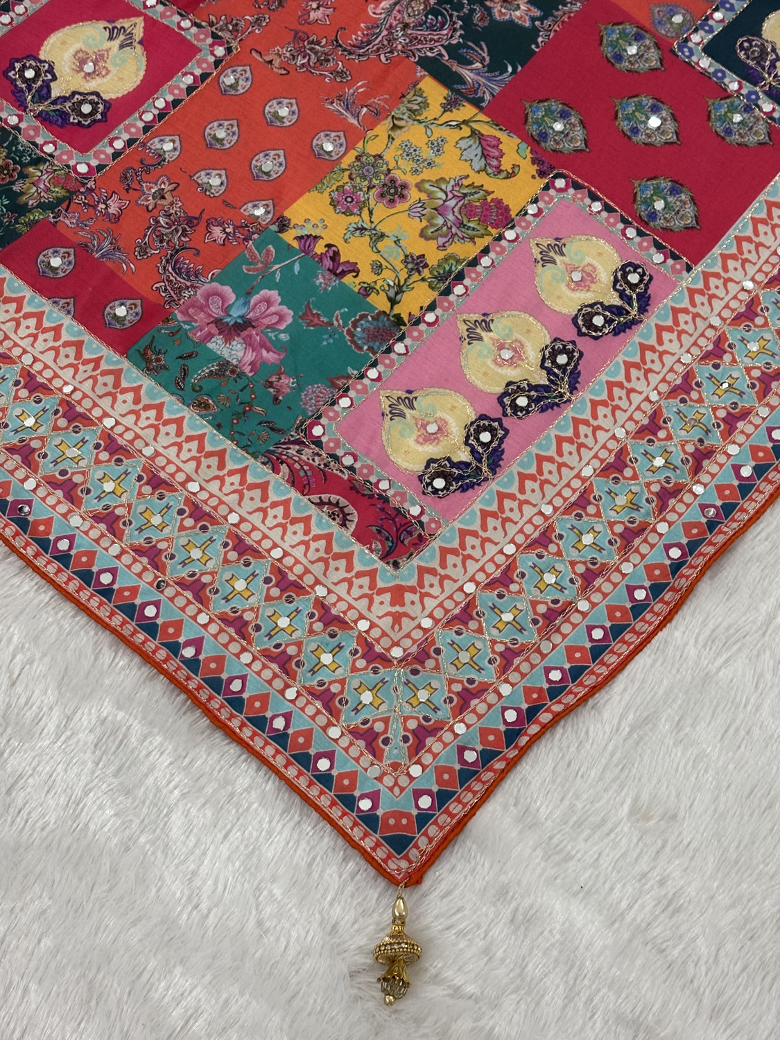 Image of OFLINE SELECTION Printed Bollywood Silk Blend Saree
