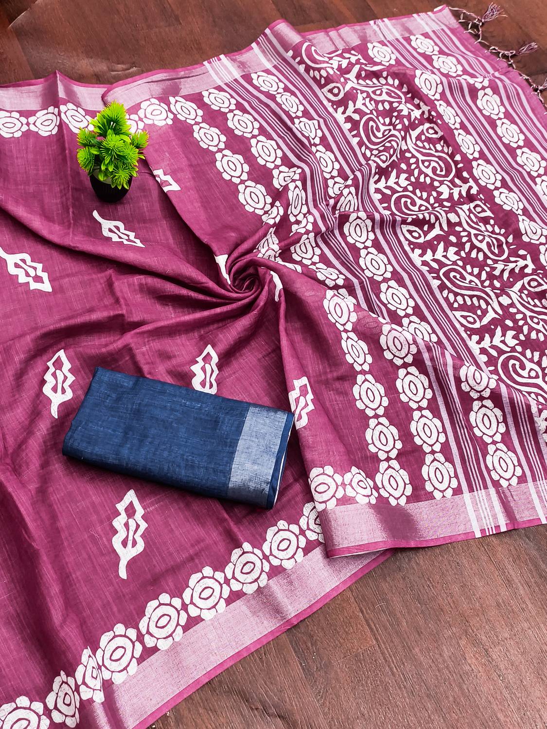 VASTUKALA Woven, Floral Print Kanjivaram Pure Silk, Art Silk Saree