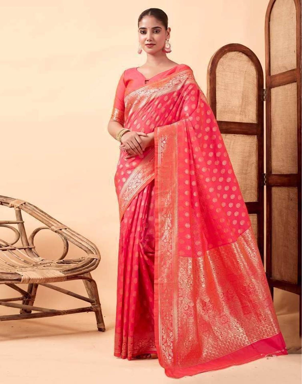 TIGERSNAKE Woven Kasavu Silk Blend Saree (Pink)
