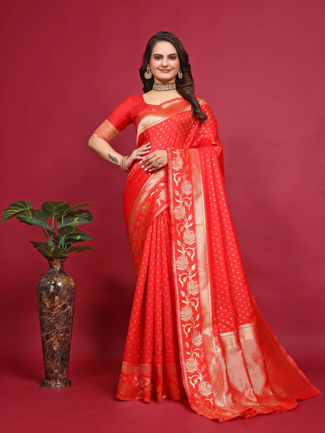 TIGERSNAKE Woven Kasavu Silk Blend Saree (Red)