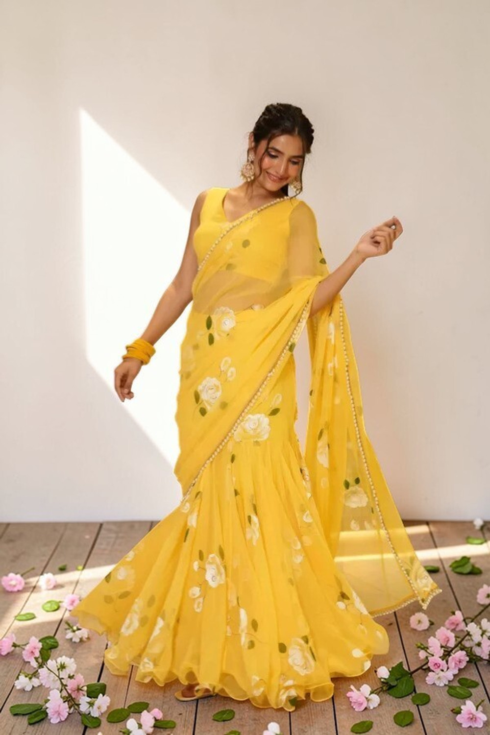 Image of Kryvyn Floral Print Bollywood Georgette Saree