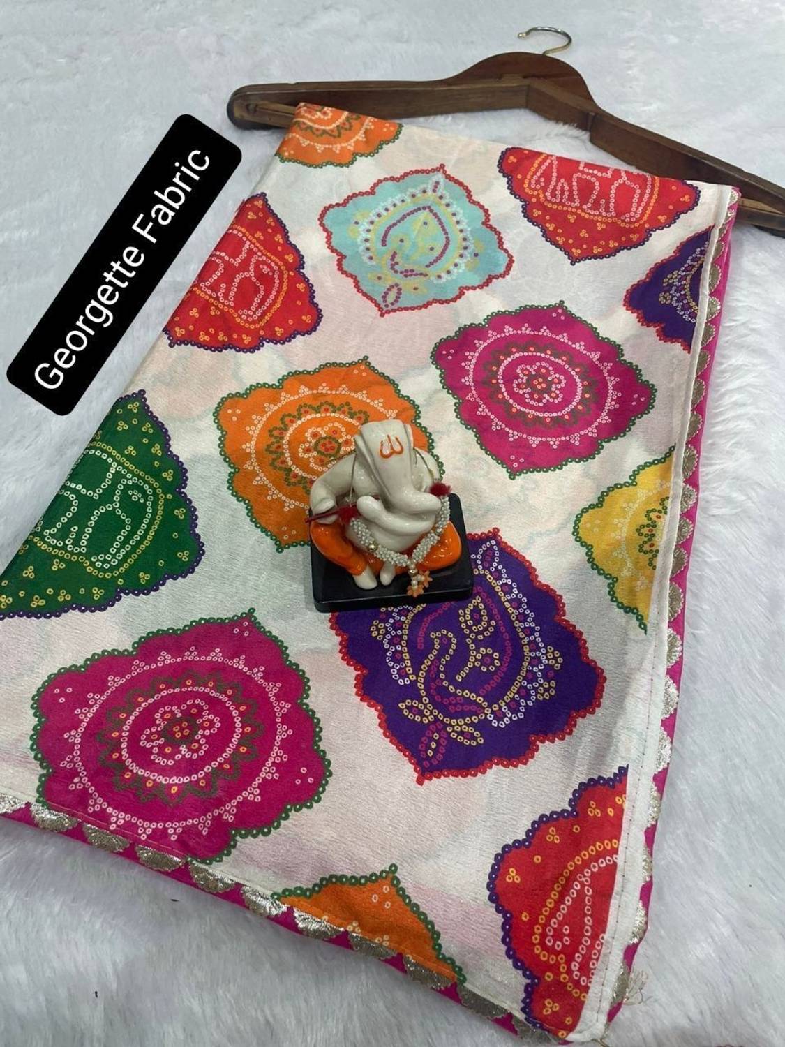 ASTEYAM Printed, Digital Print, Paisley, Geometric Print Bandhani Georgette Saree