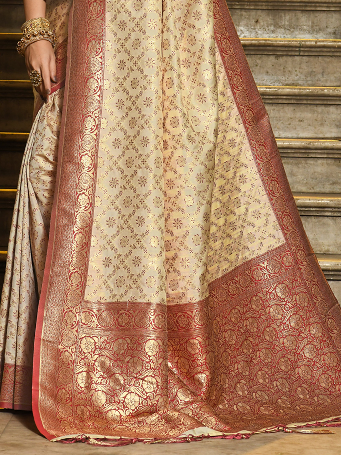 Image of Sutriti Floral Print, Woven, Self Design Banarasi Silk Blend Saree