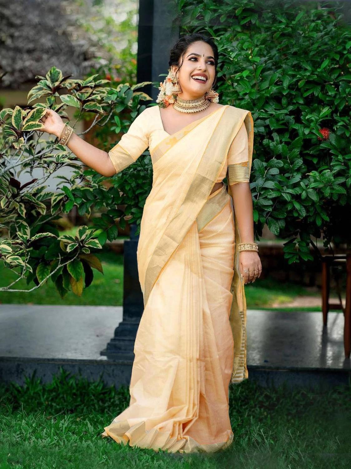 BilloRani Solid/Plain Kasavu Pure Cotton Saree