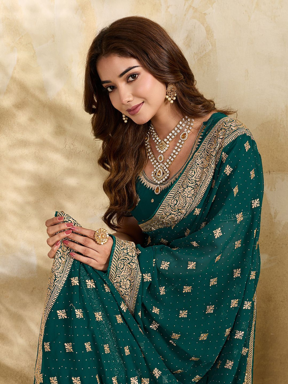 Image of VIBHAGYAA Embroidered, Embellished Bollywood Chiffon Saree (Green)