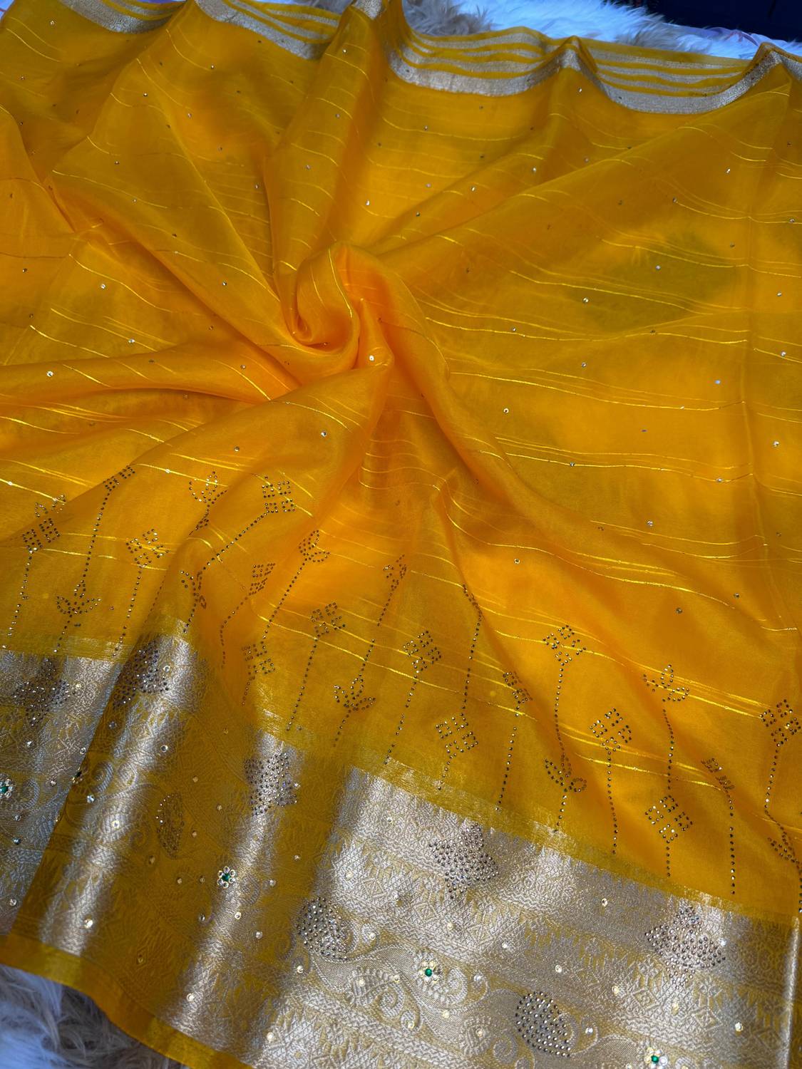 Banaras silk palace Embellished Bollywood Organza Saree (Yellow)