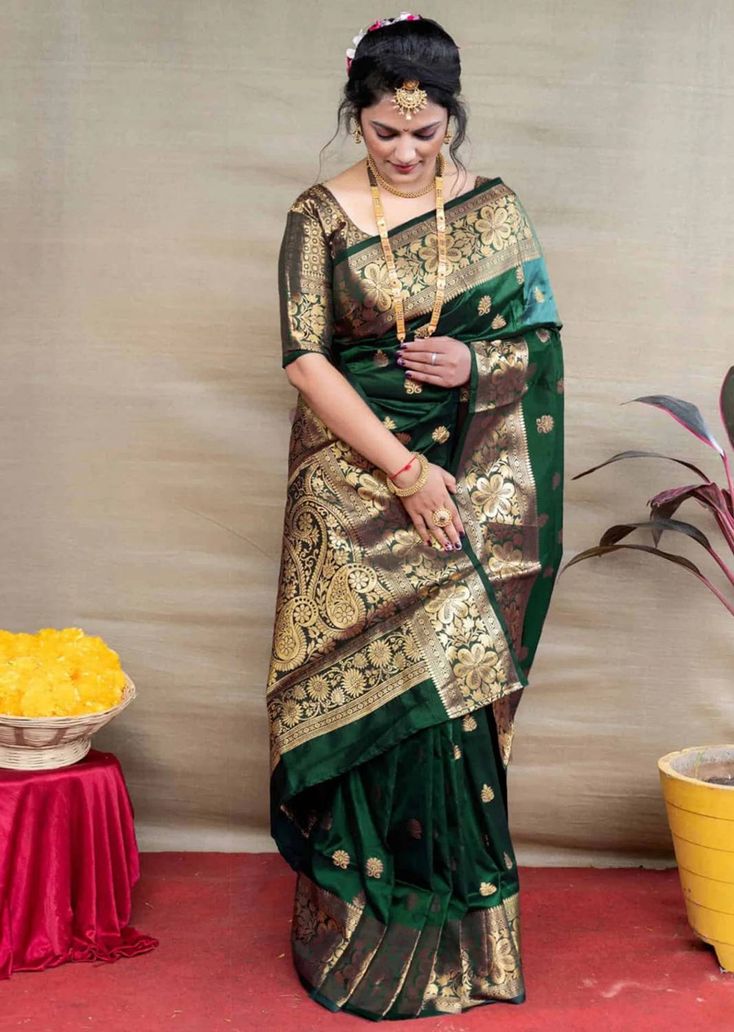 Aadvika Woven Kanjivaram Pure Silk, Art Silk Saree