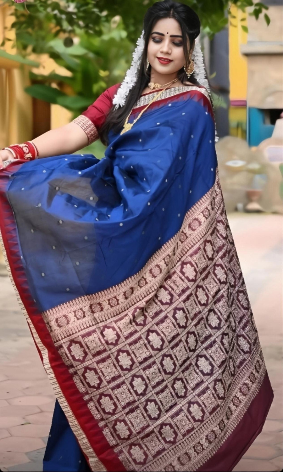 Image of Afronza Temple Border, Embellished, Woven, Geometric Print, Self Design Sambalpuri Handloom Cotton Linen, Art Silk Saree