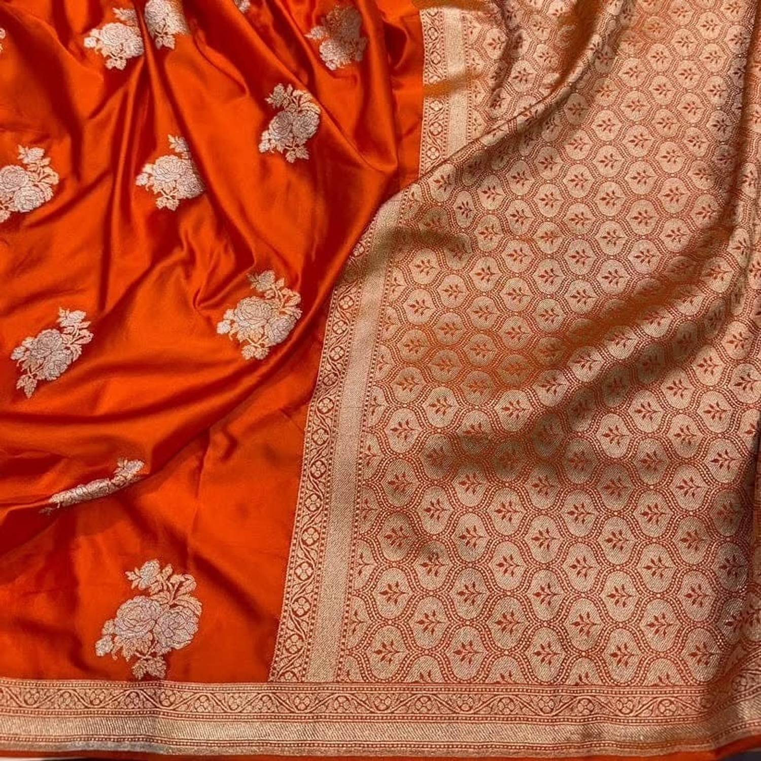 BOXWIN Printed Banarasi Jacquard Saree