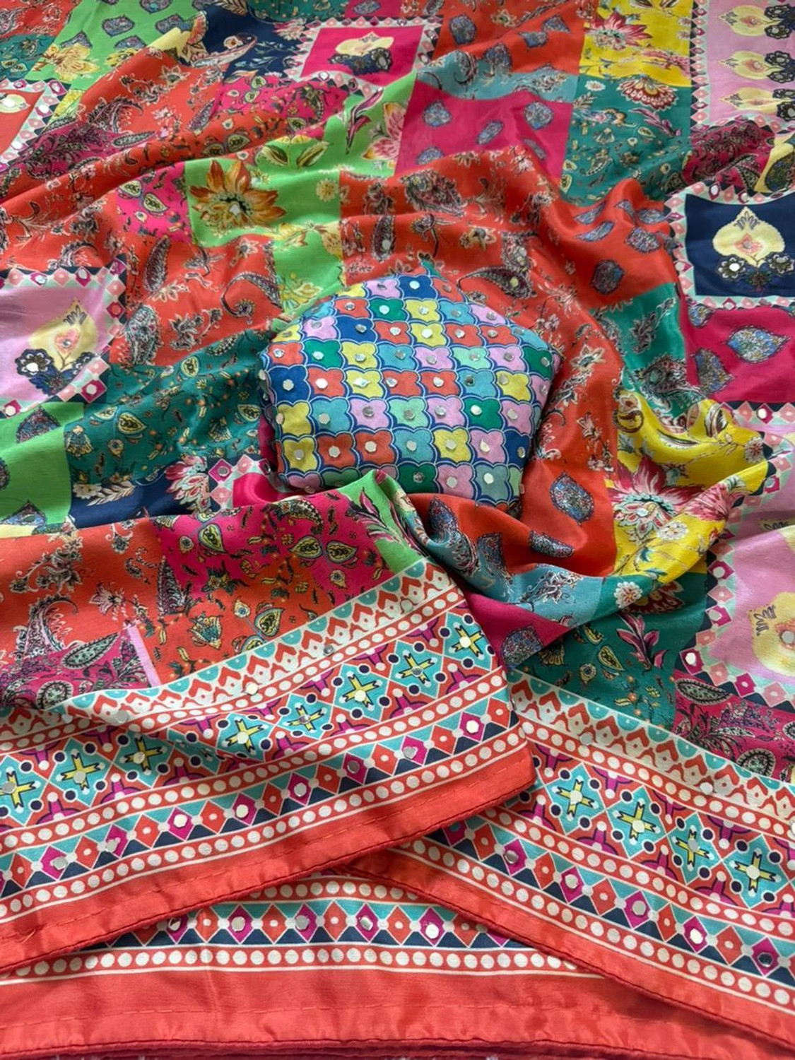 Image of ORNITA BOUTIQUE Geometric Print, Digital Print Bandhani Silk Blend Saree