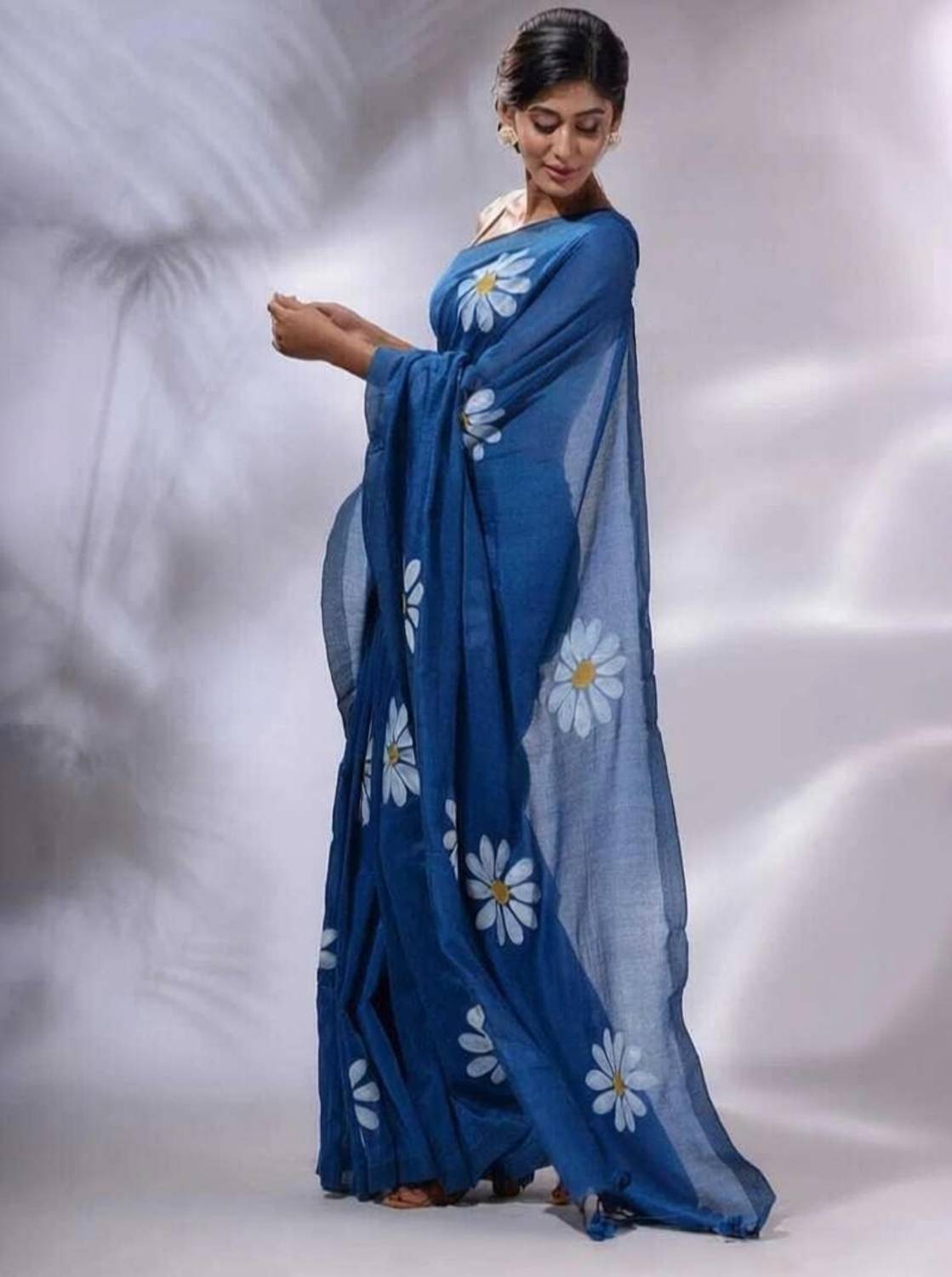Aquiliq Floral Print Handloom Pure Cotton Saree