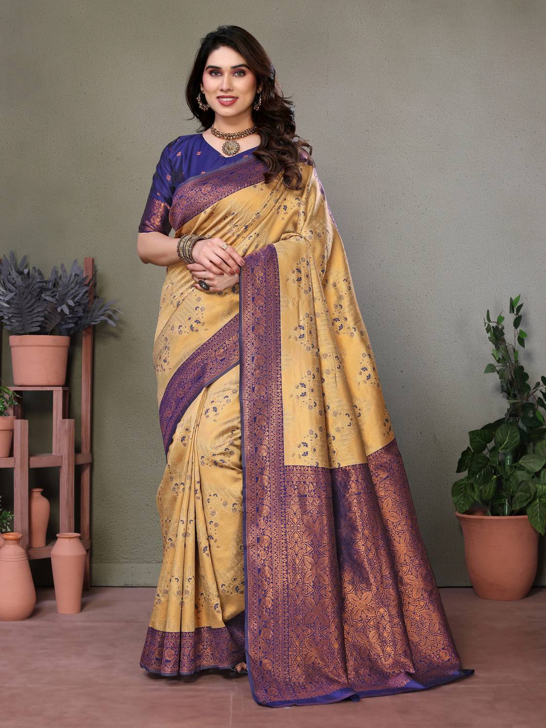 AVANTIKA FASHION Woven Kanjivaram Pure Silk, Art Silk Saree (Crea