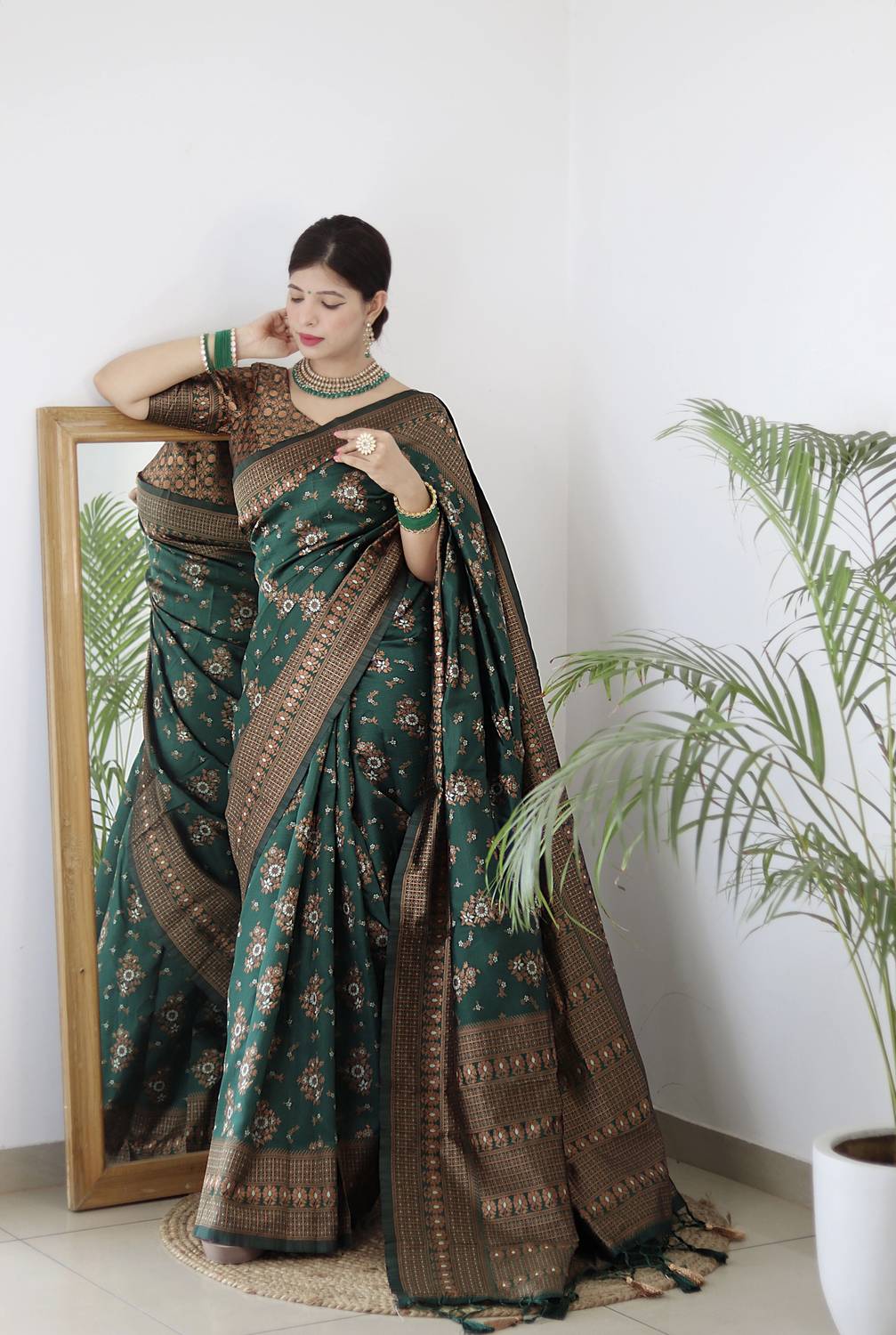 AVANTIKA FASHION Woven Kanjivaram Pure Silk, Art Silk Saree (Gree