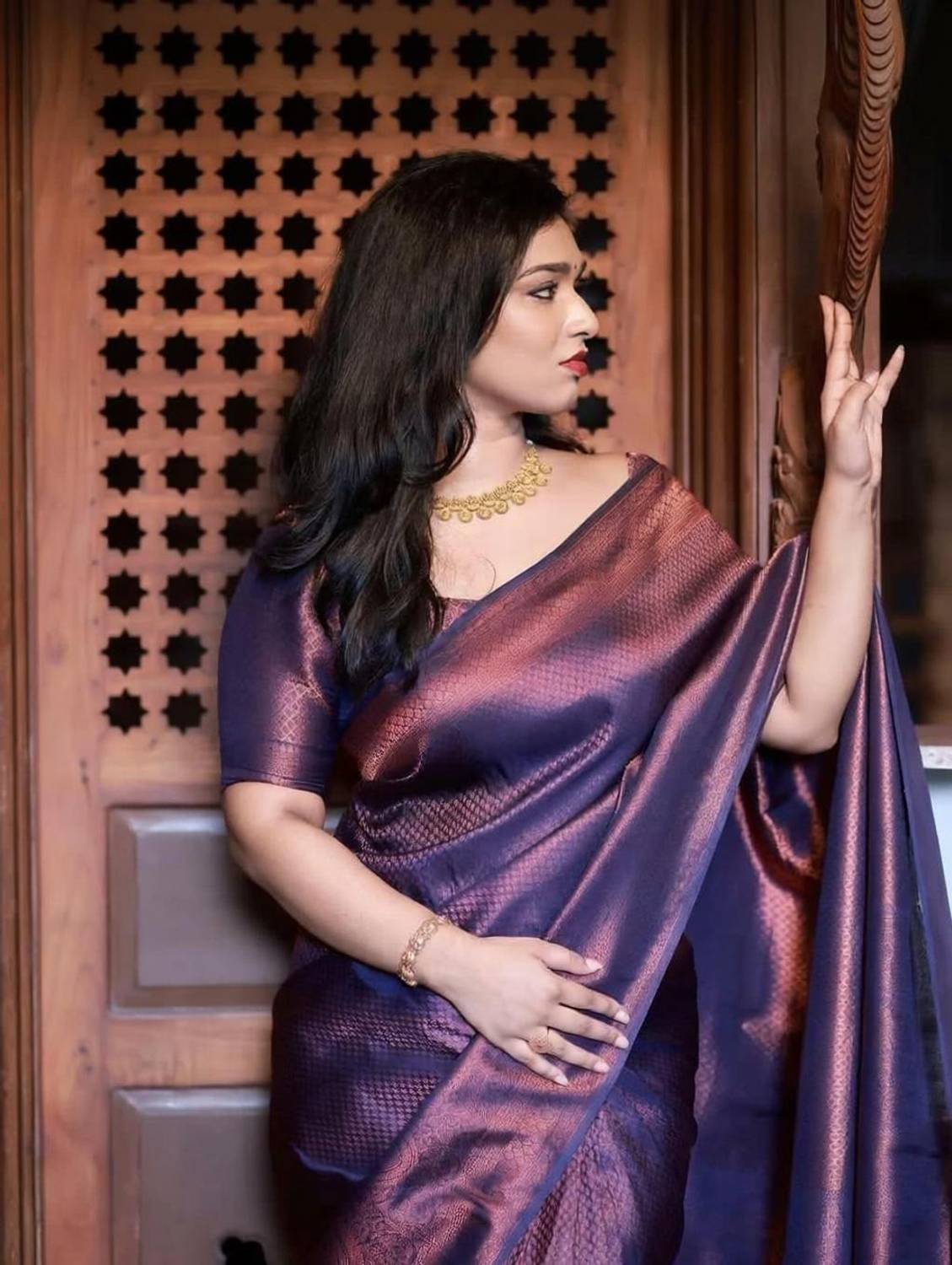 AVANTIKA FASHION Woven Kanjivaram Pure Silk, Art Silk Saree (Purp... more