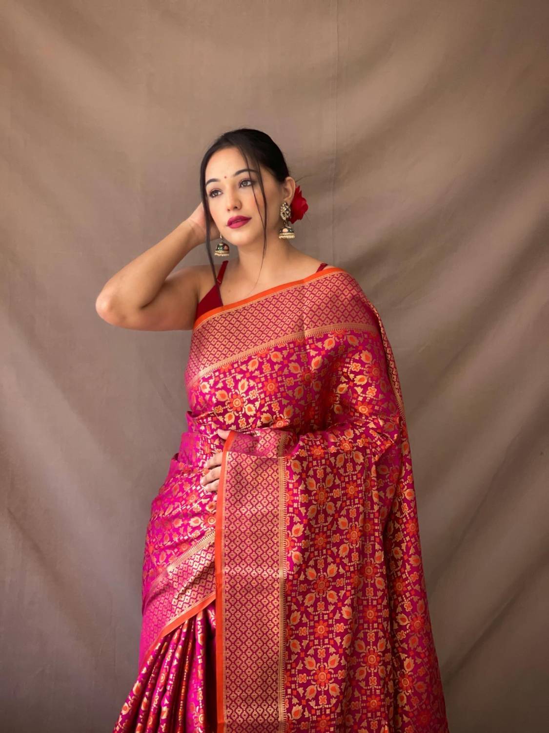 Divastri Woven Daily Wear Polyester Saree (Pink)