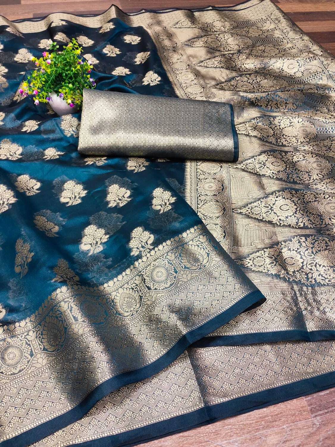 DHARM CREATION Woven Daily Wear Jacquard Saree (Light Blue)