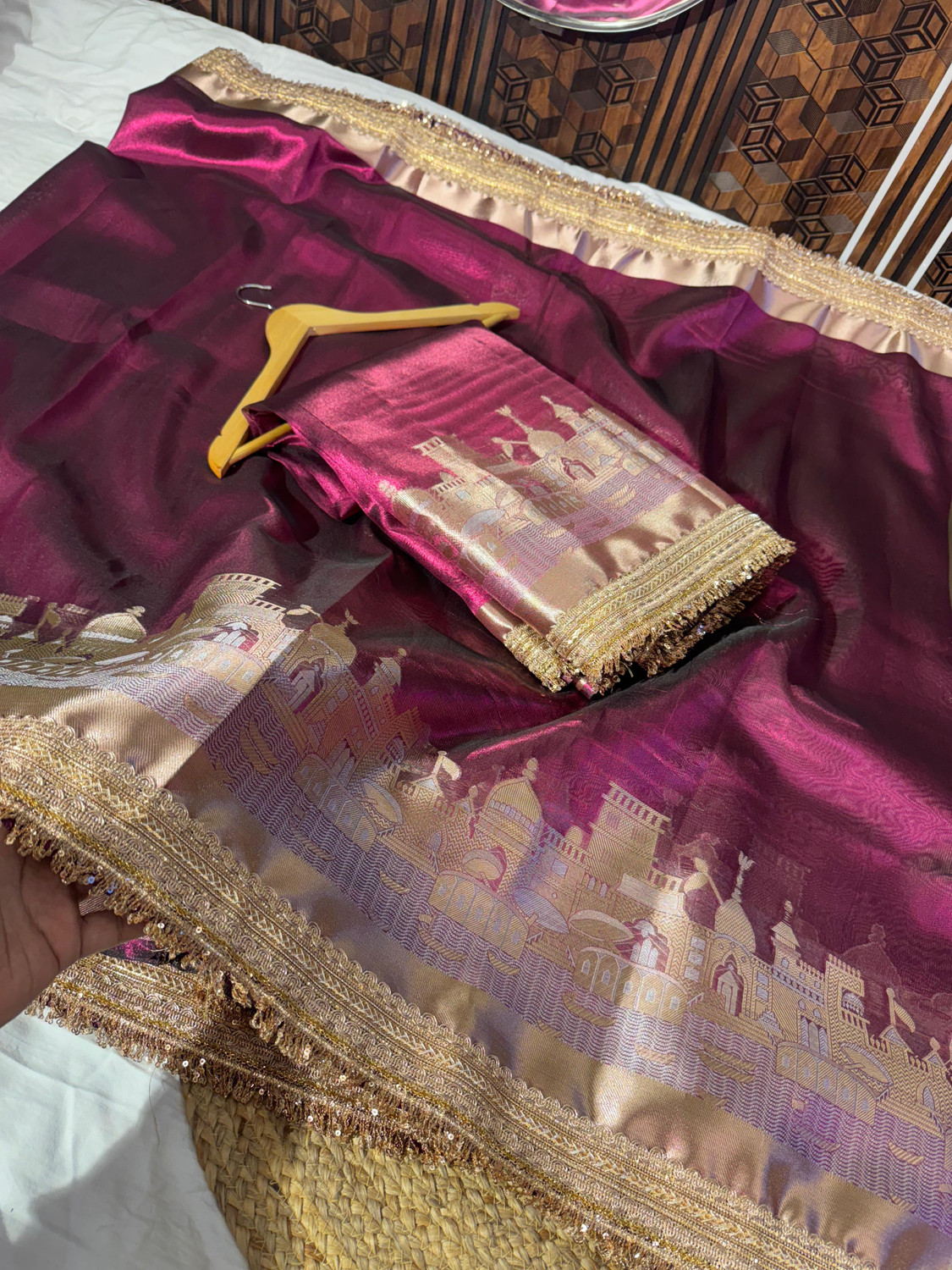 Image of Banaras silk palace Woven Banarasi Tissue Saree