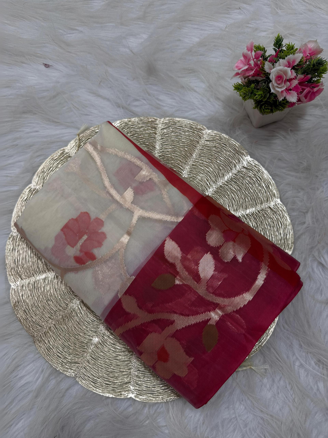 HEENA Woven Jamdani Silk Blend Saree