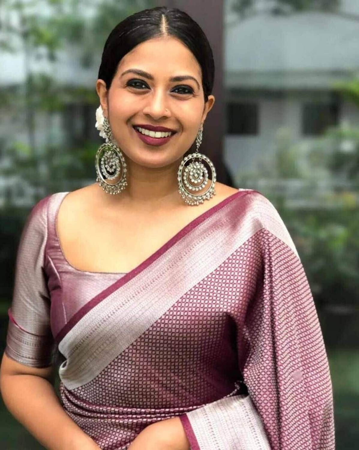 AMARQUEEN Woven Kanjivaram Jacquard, Art Silk Saree