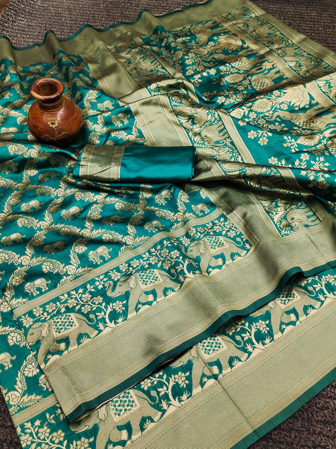 THIRA Woven Baluchari Silk Blend Saree