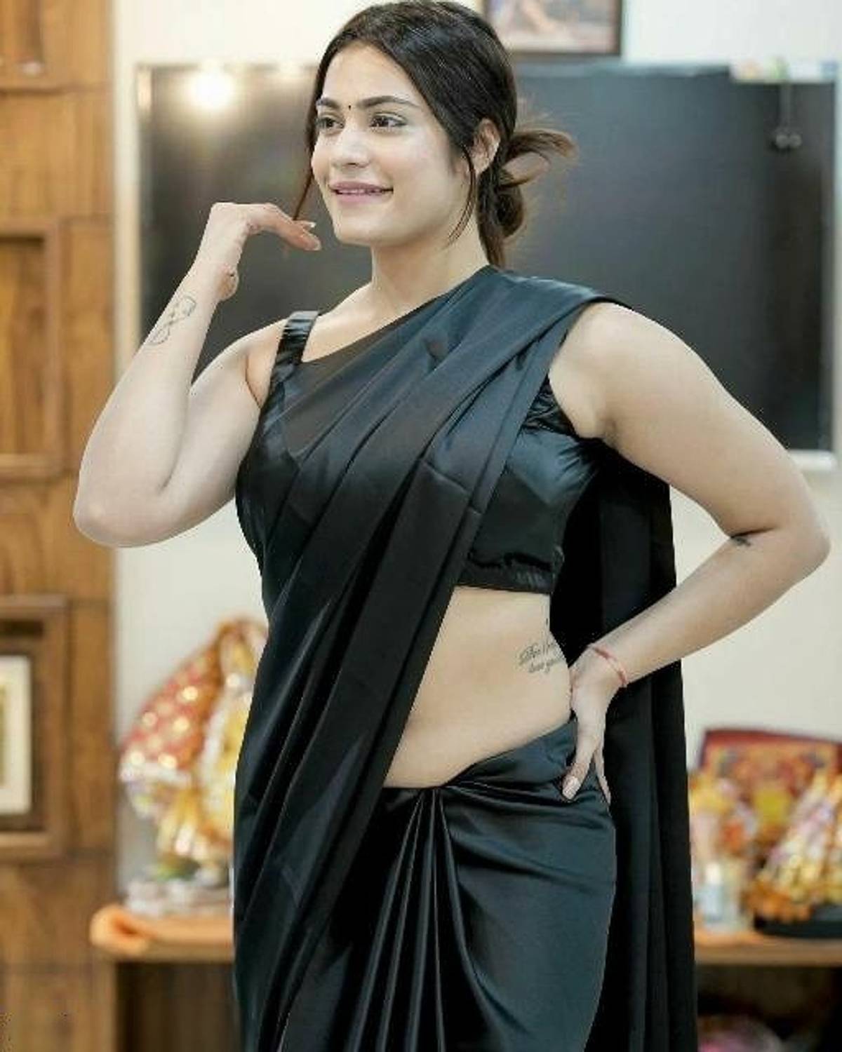 Arpita Fashion Solid/Plain, Self Design Bollywood Satin Saree