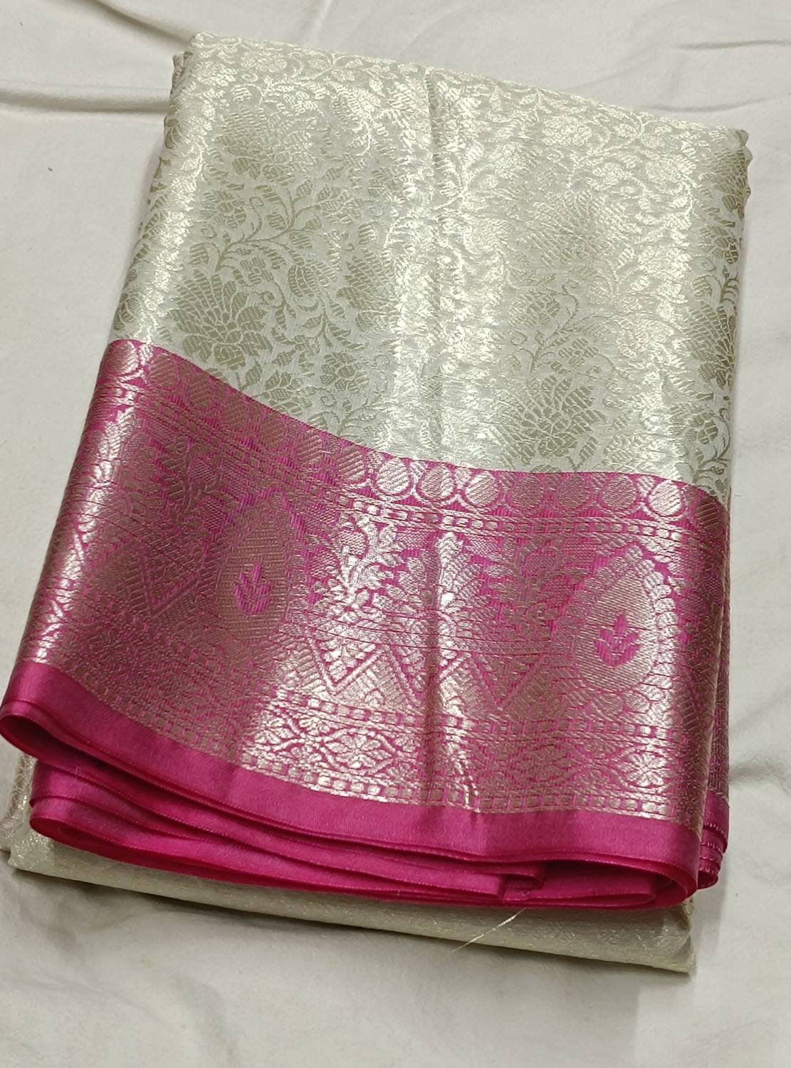 Akram Textiles Hub Woven Banarasi Art Silk Saree