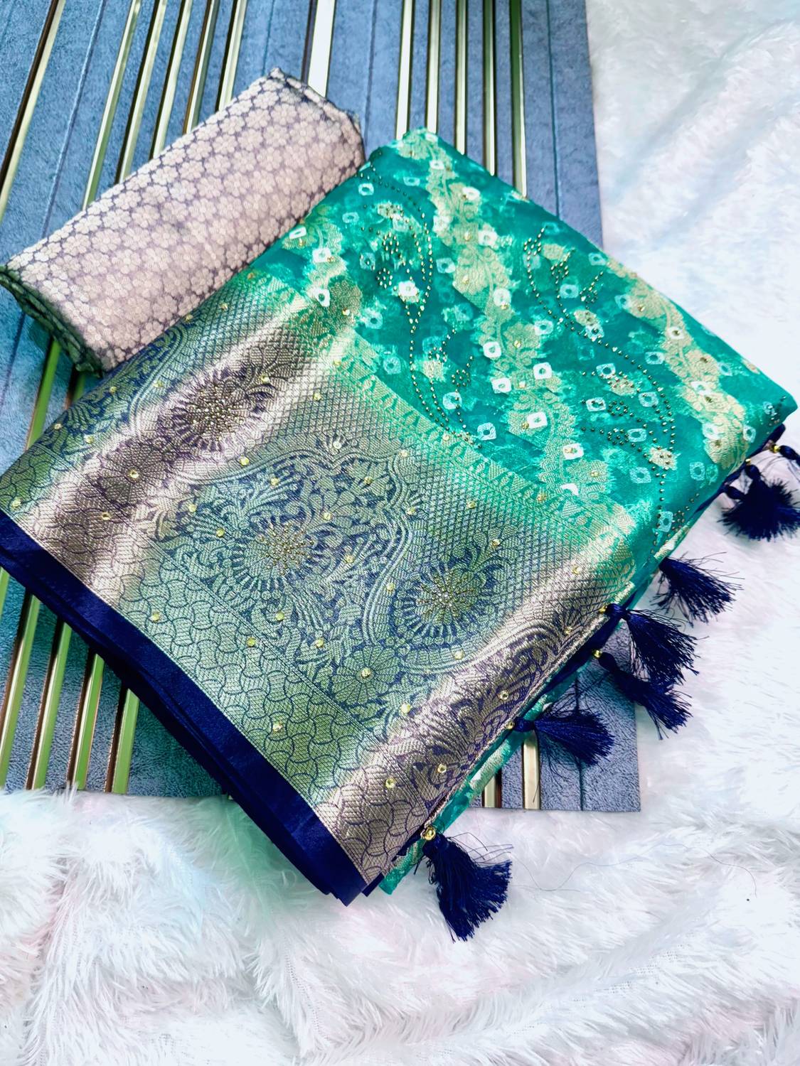 Banaras silk palace Embellished Banarasi Organza Saree (Light Gre
