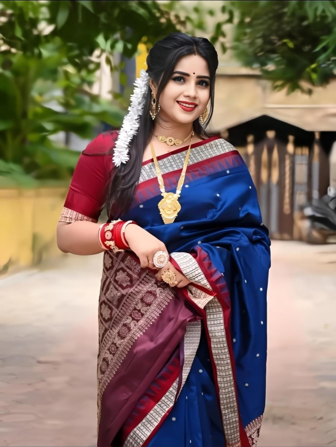 Image of Afronza Temple Border, Embellished, Woven, Geometric Print, Self Design Sambalpuri Handloom Cotton Linen, Art Silk Saree