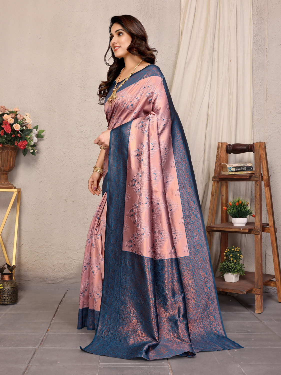 Image of fabguru Woven Kanjivaram Art Silk, Jacquard Saree