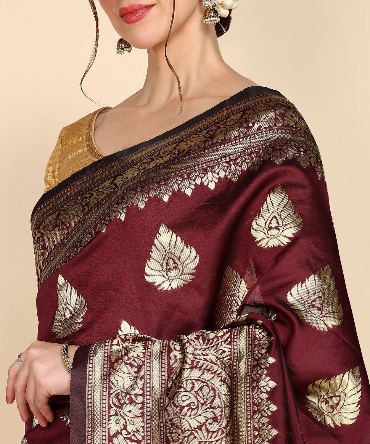 Shoppershopee Woven Kanjivaram Silk Blend Saree Red - Image 5
